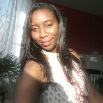 Carlien zoekt een Huurwoning / Kamer / Appartement in Almere